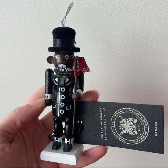 Rare Hudson’s Bay nutcracker beaver with top hat traditional Christmas ornament - Picture 2 of 9